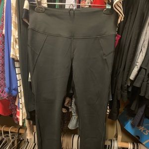 EUC Athleta small black stealth Capri.